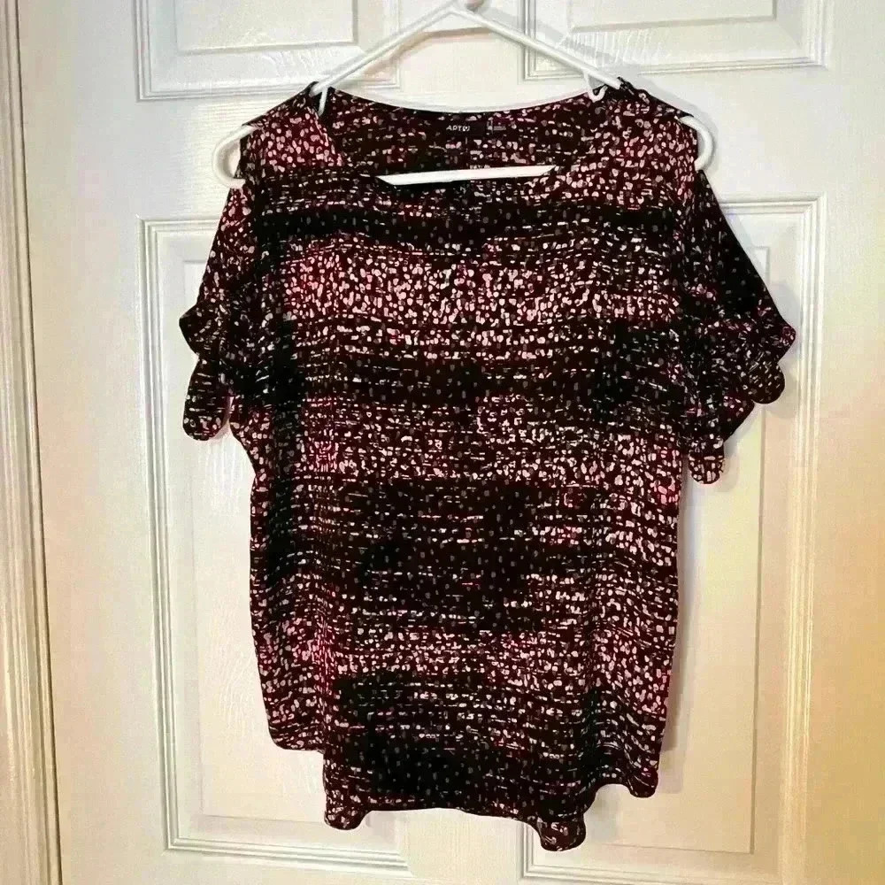 APT 9 cut out sleeve blouse size small in black